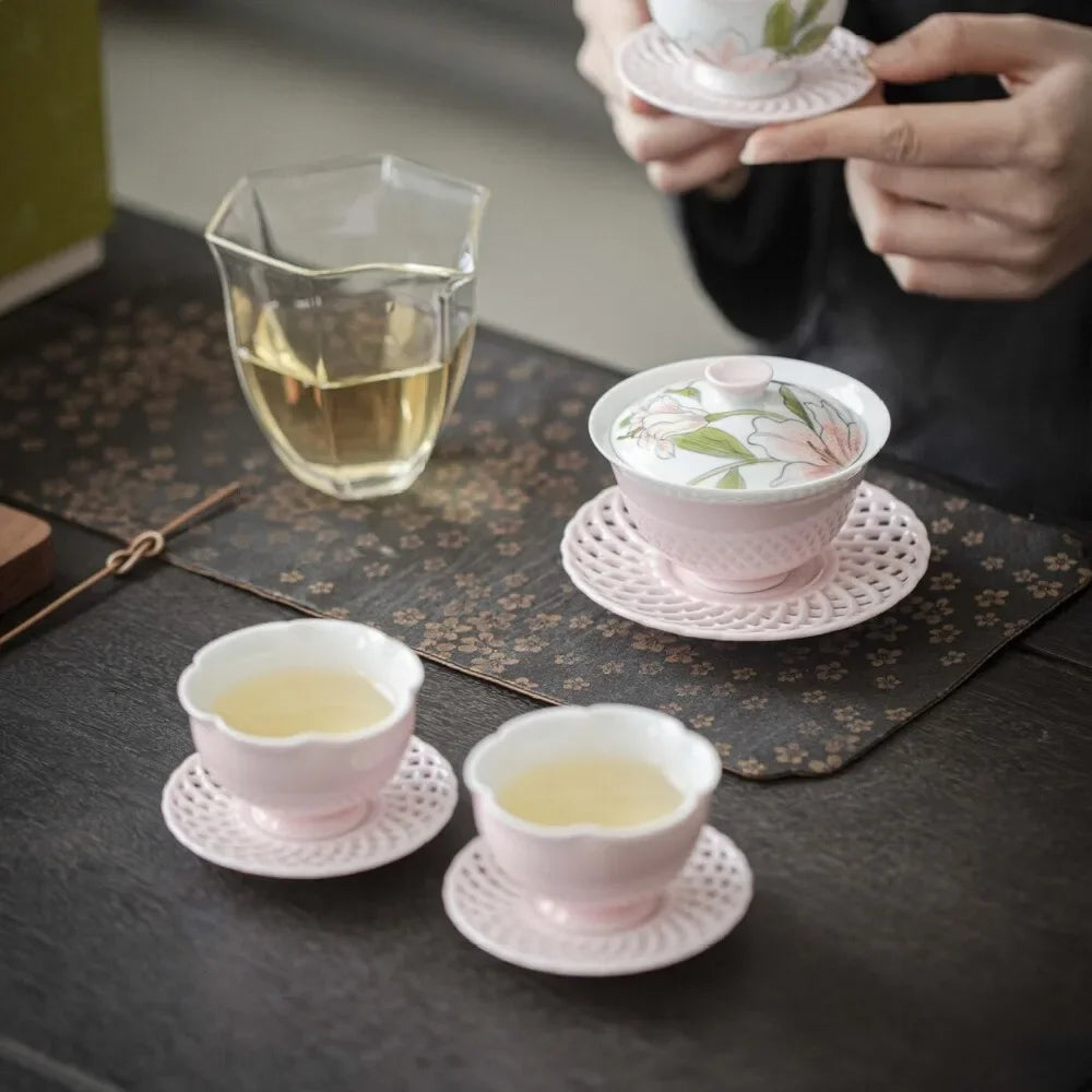 2pc/Set Infant Powder Petal Ceramic Tea Cup Small High Foot Drinking Teacup Master Cup Gentlewoman Kung Fu Tea Set Gifts 40ml