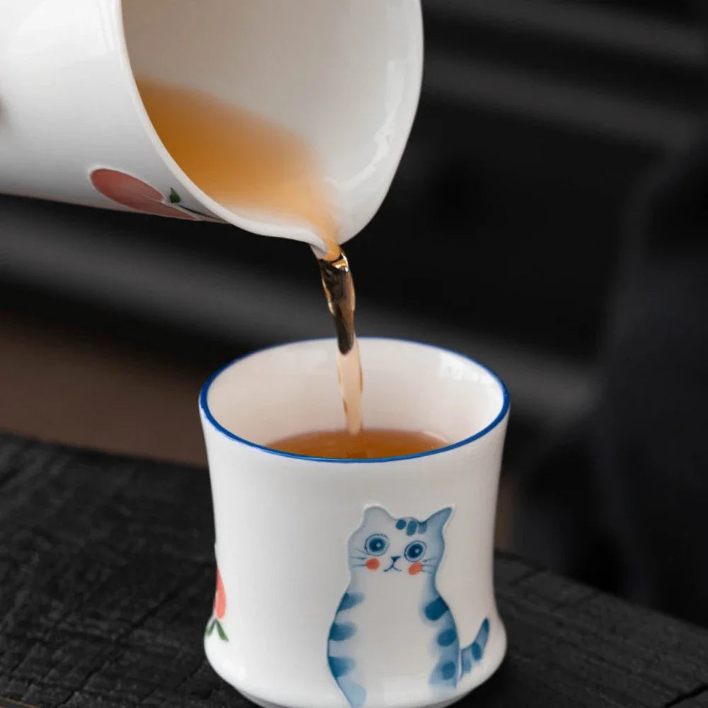 2pcs/et Hand Painted Cute Cat Ceramic Teacup Cute Cup Fragrance Cup Smelling Cup Bamboo Joint Master Cup Chinese Teaset Ornament