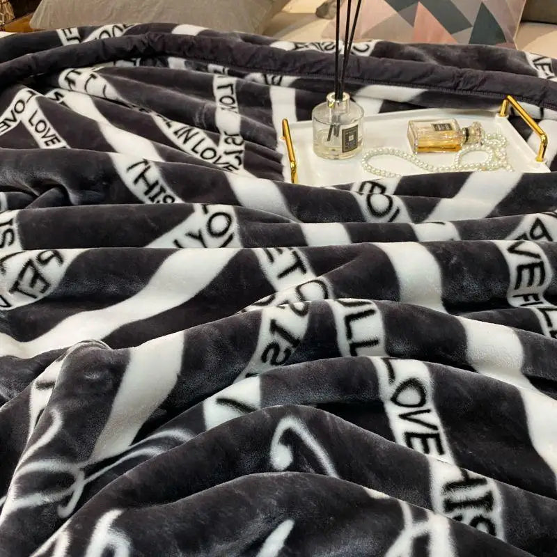 3kg heavy velvet blanket on big sales active print fastness Chinese bed cover English word fashion gift for father thicker black