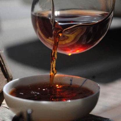 Menghai Classics 2008 Aged Puerh Tea 7562 Pu Er Cooked Tea 250g Bamboo Leaf Pack Pu Erh Tea Brick