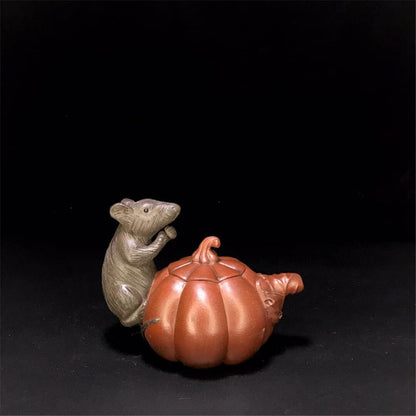 TAOBAO A Chinese Yixing teapot handmade in the form of a zisha fusu pot 260ml