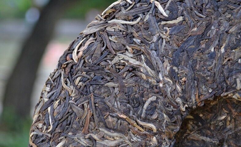 2017 Haiwan Batch 171 Old Comrade 7548 Pu-erh Tea Cake Sheng Puer Raw Pu'er 357g