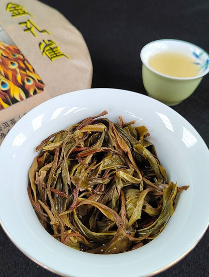 2022 uncooked YUNNAN yiwu puer tee,Golden Peacock,普洱茶生茶 Raw Pu-erh Tea Cake,357g