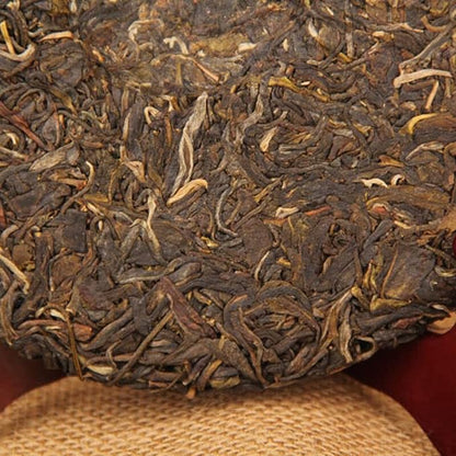 Yunnan Qizi Pu-erh Health Care Green Tea 2013 Pu'er Raw Tea Cake 357g