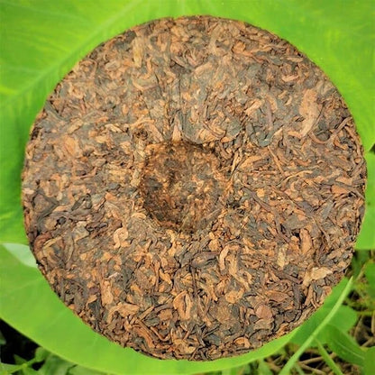 Premium Black Tea Laobanzhang Ripe Pu'er Tea Golden Bud Tribute Cake 357g