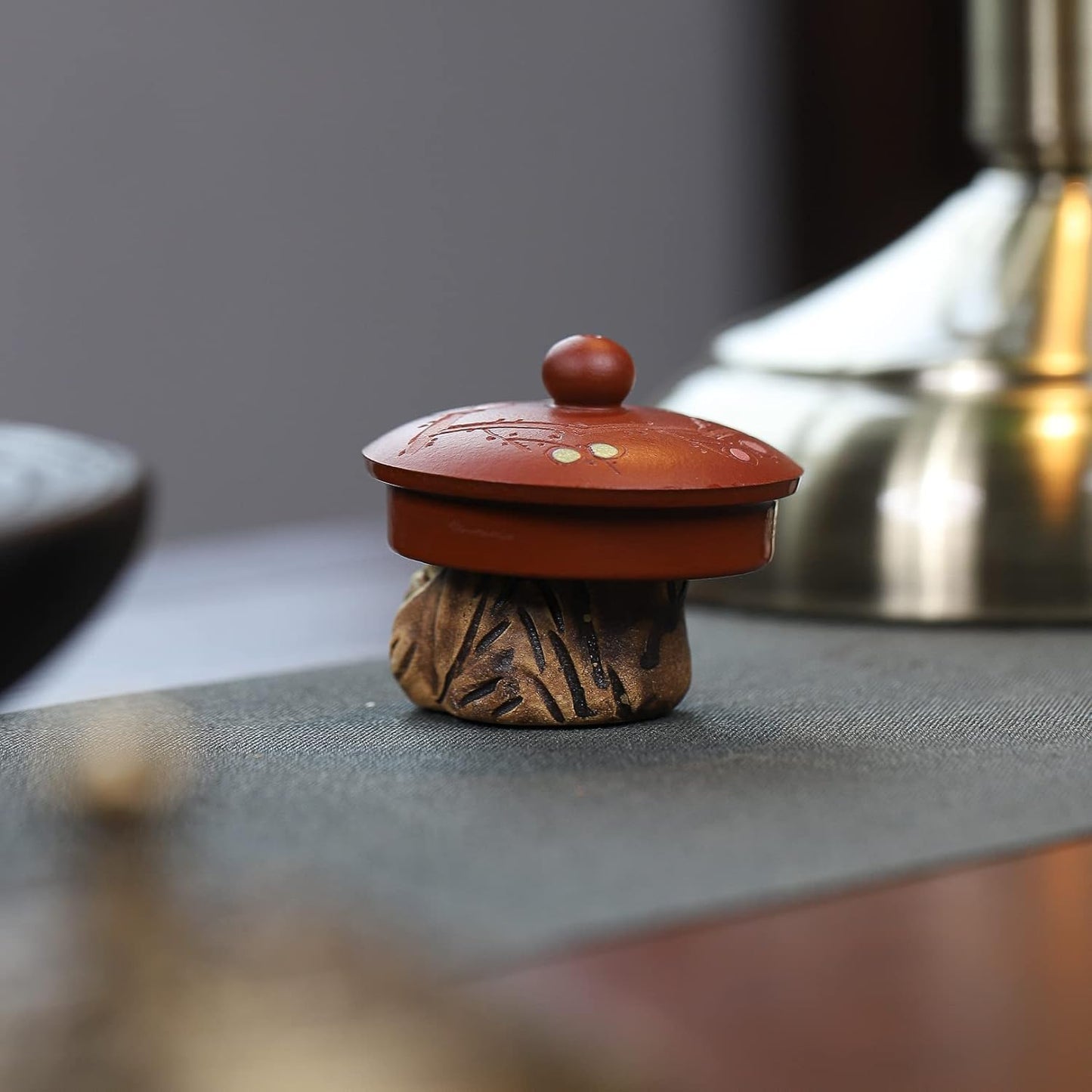 SILINE Yixing Zisha Lid Stand Tea Pet - Water Spray Frog,Handmade Clay Animal Figurine,Tea Tray Accessories Ornament (Stump Frog)
