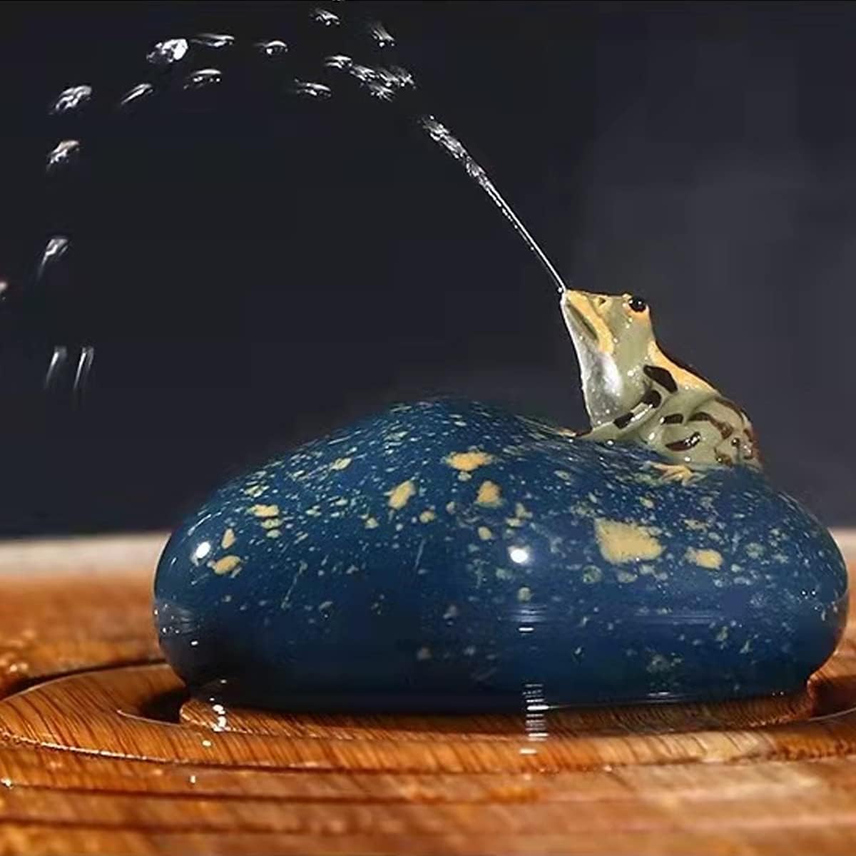 LYART Tea Pet Frog That Can Spray Water, Cute Zisha Kung Fu Tea Ornament Accessories of Frog Tea Set, Decoration for Tea Table Desk Tearoom, Great Gift for Tea Lover Friend (1. Frogs and stones)