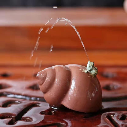 LYART Tea Pet Frog That Can Spray Water, Cute Zisha Kung Fu Tea Ornament Accessories of Frog Tea Set, Decoration for Tea Table Desk Tearoom, Great Gift for Tea Lover Friend (1. Frogs and stones)