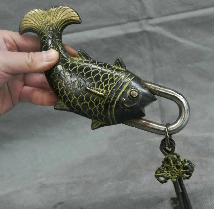7.2" Rare Antique Old Chinese Bronze Dynasty Year Fish barracuda lock Key Set