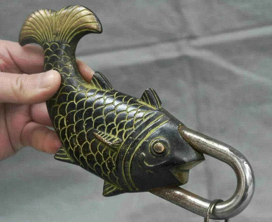 7.2" Rare Antique Old Chinese Bronze Dynasty Year Fish barracuda lock Key Set