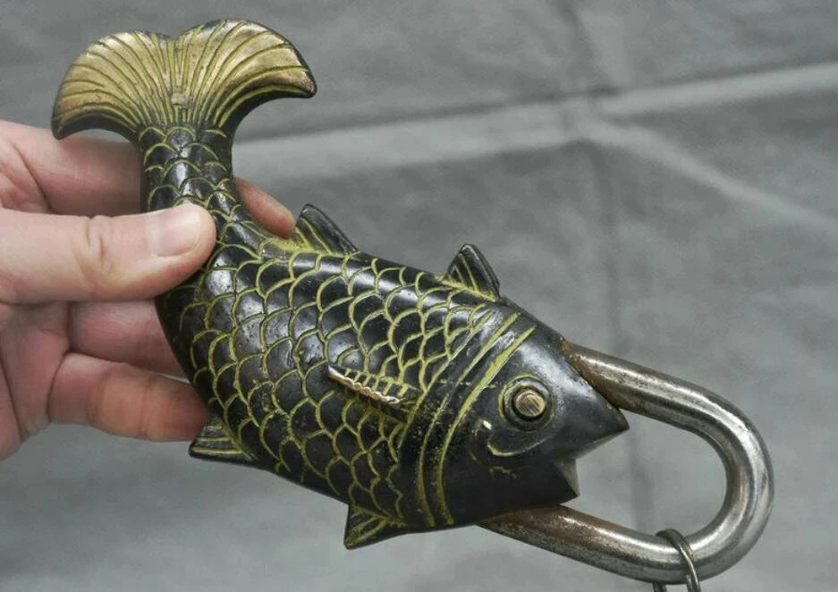 7.2" Rare Antique Old Chinese Bronze Dynasty Year Fish barracuda lock Key Set