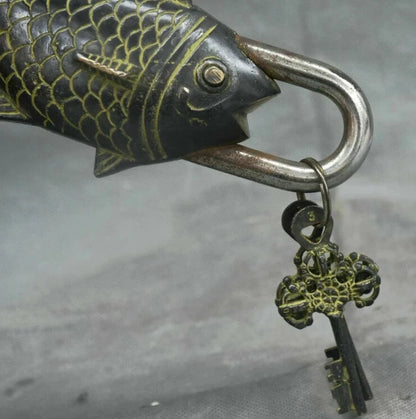 7.2" Rare Antique Old Chinese Bronze Dynasty Year Fish barracuda lock Key Set