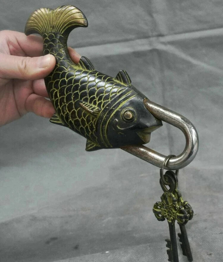 7.2" Rare Antique Old Chinese Bronze Dynasty Year Fish barracuda lock Key Set