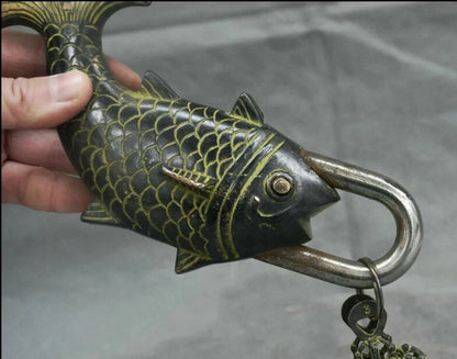 7.2" Rare Antique Old Chinese Bronze Dynasty Year Fish barracuda lock Key Set