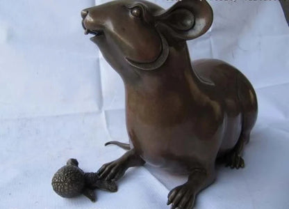 7 Chinese superb Pure Red Bronze Copper Carved lovely mouse Eat pinecone Statue