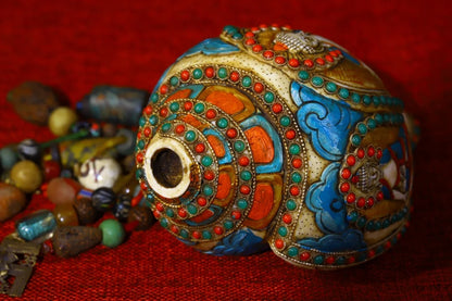 7"Tibet Temple Collection Old Natural Conch mosaic Gem Dzi Bead Sakyamuni Conch Painted Amulet Dharma worship hall Town House