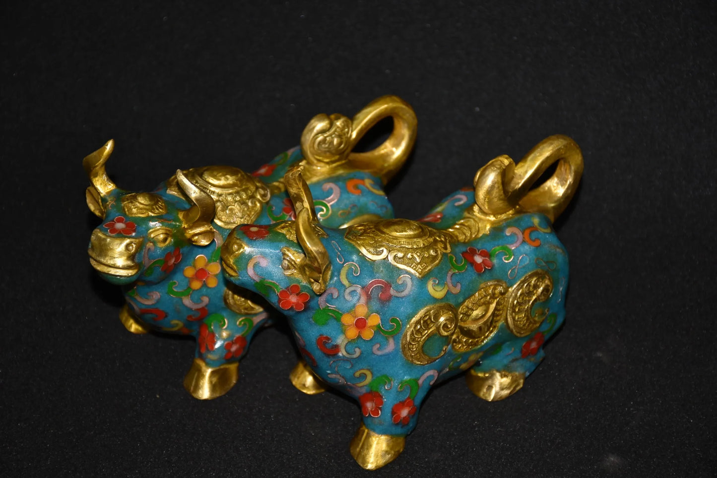 7"Tibetan Temple Collection Old Bronze Cloisonne Enamel cow Struggle of cattle A pair Amass wealth office Ornament Town House