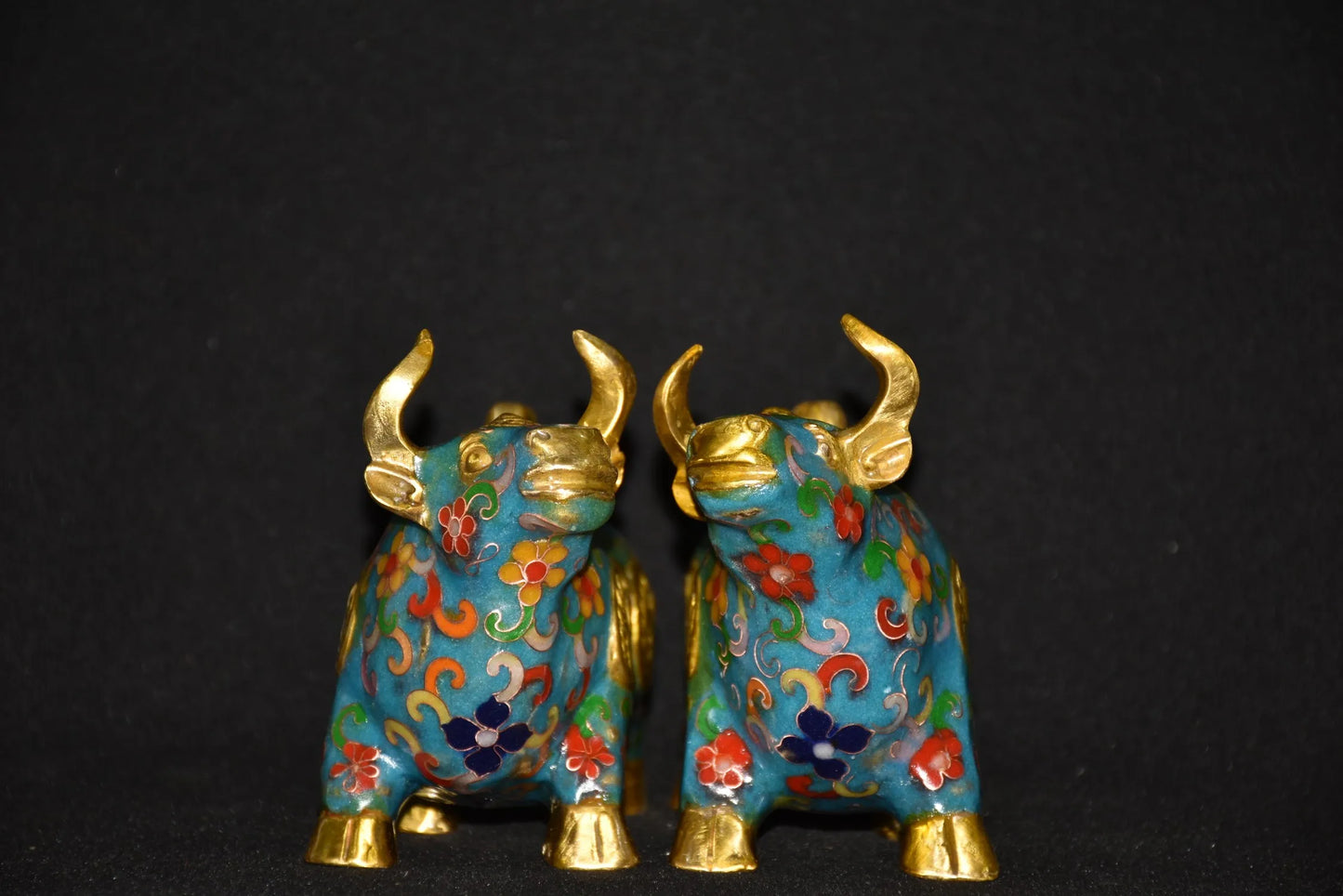 7"Tibetan Temple Collection Old Bronze Cloisonne Enamel cow Struggle of cattle A pair Amass wealth office Ornament Town House
