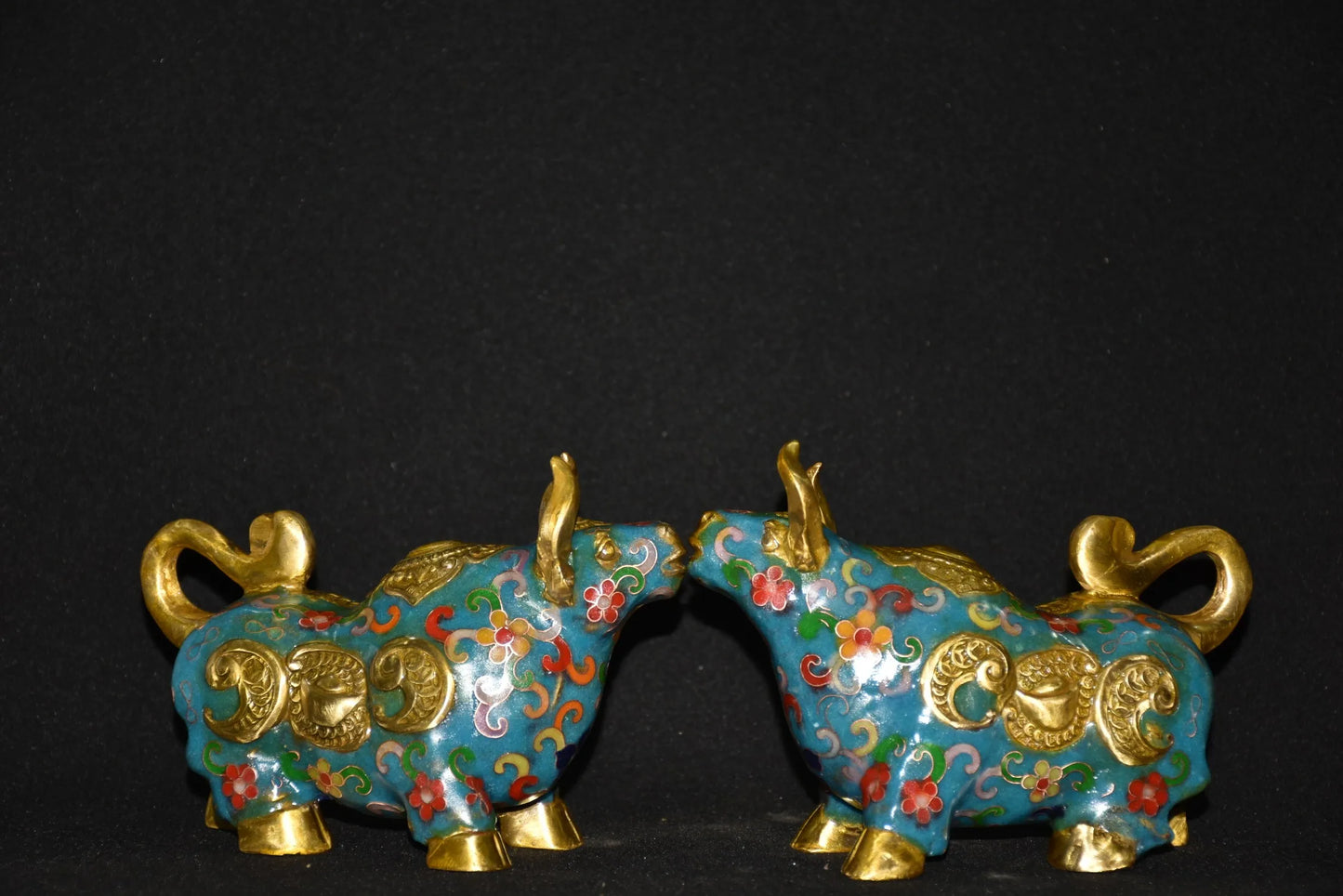 7"Tibetan Temple Collection Old Bronze Cloisonne Enamel cow Struggle of cattle A pair Amass wealth office Ornament Town House