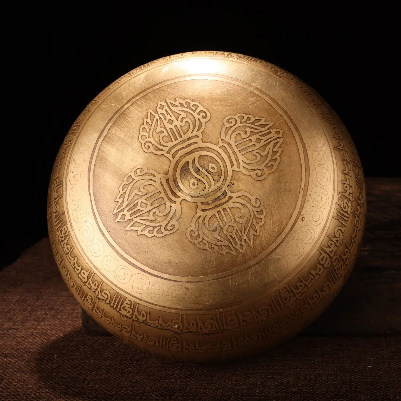 7"Tibetan Temple Collection Old Bronze Gilt Buddhist scriptures Shakyamuni Buddha sound bowl prayer bowl Town House Exorcism