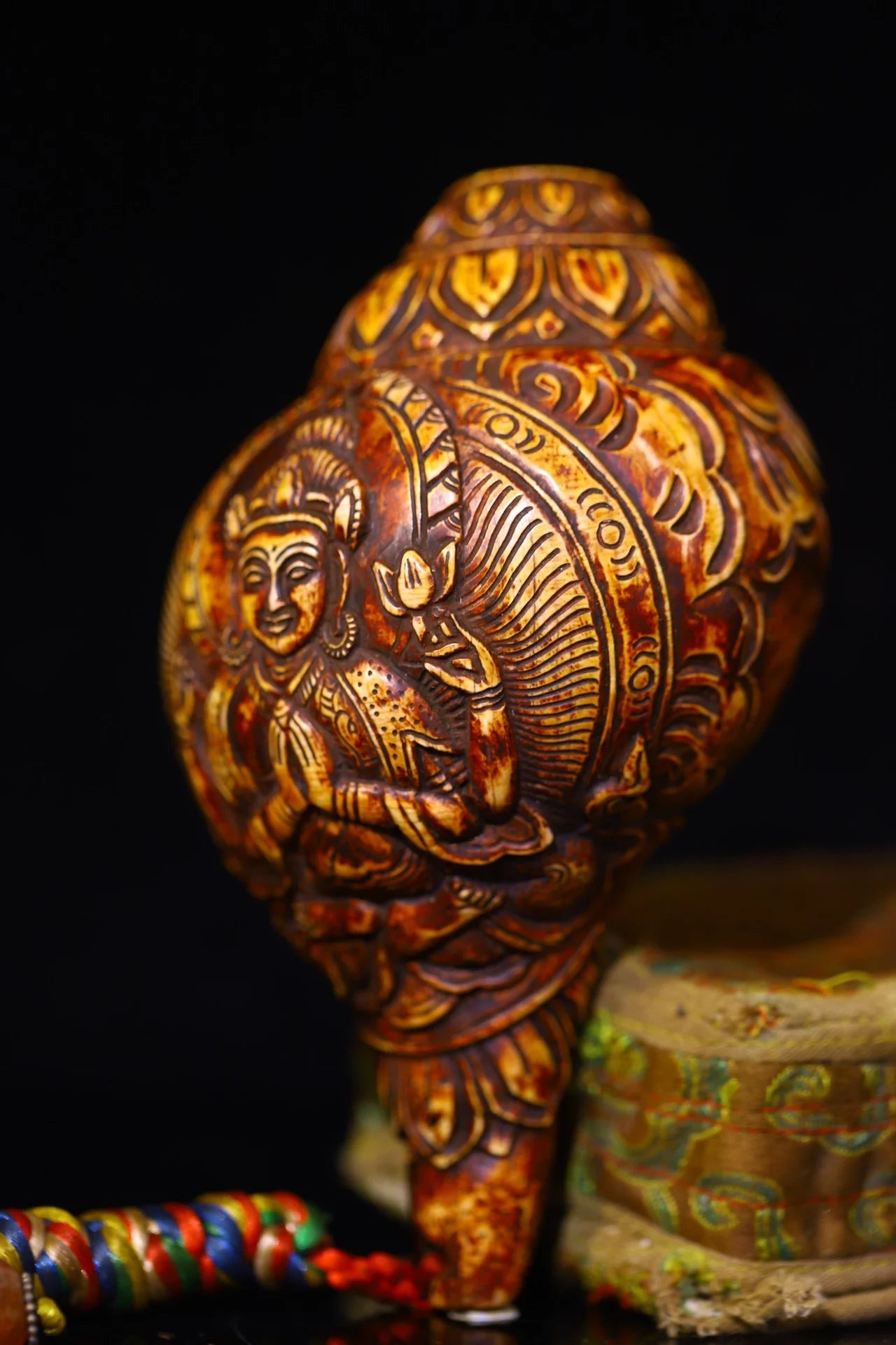 7"Tibetan Temple Collection Old Natural Conch Cinnabar Four armed Guanyin Buddha Conch Pendant Amulet Worship Hall Town house