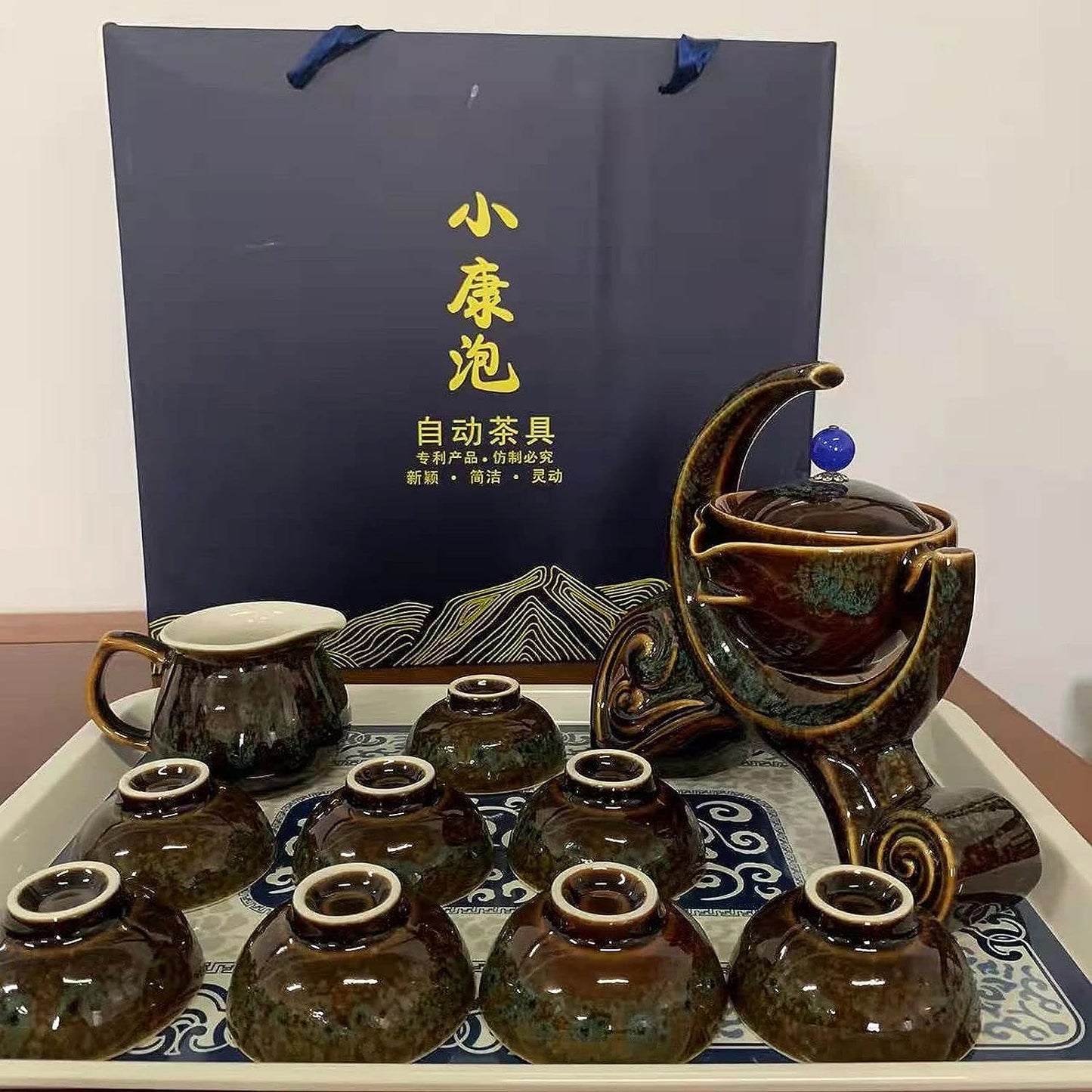 Scizorito 高品质中国茶具套装礼盒,旋转功夫茶具套装,纯手工烧制,带旋转茶壶和浸泡器,适合办公室、家居、礼品(半红月渐变蓝色)