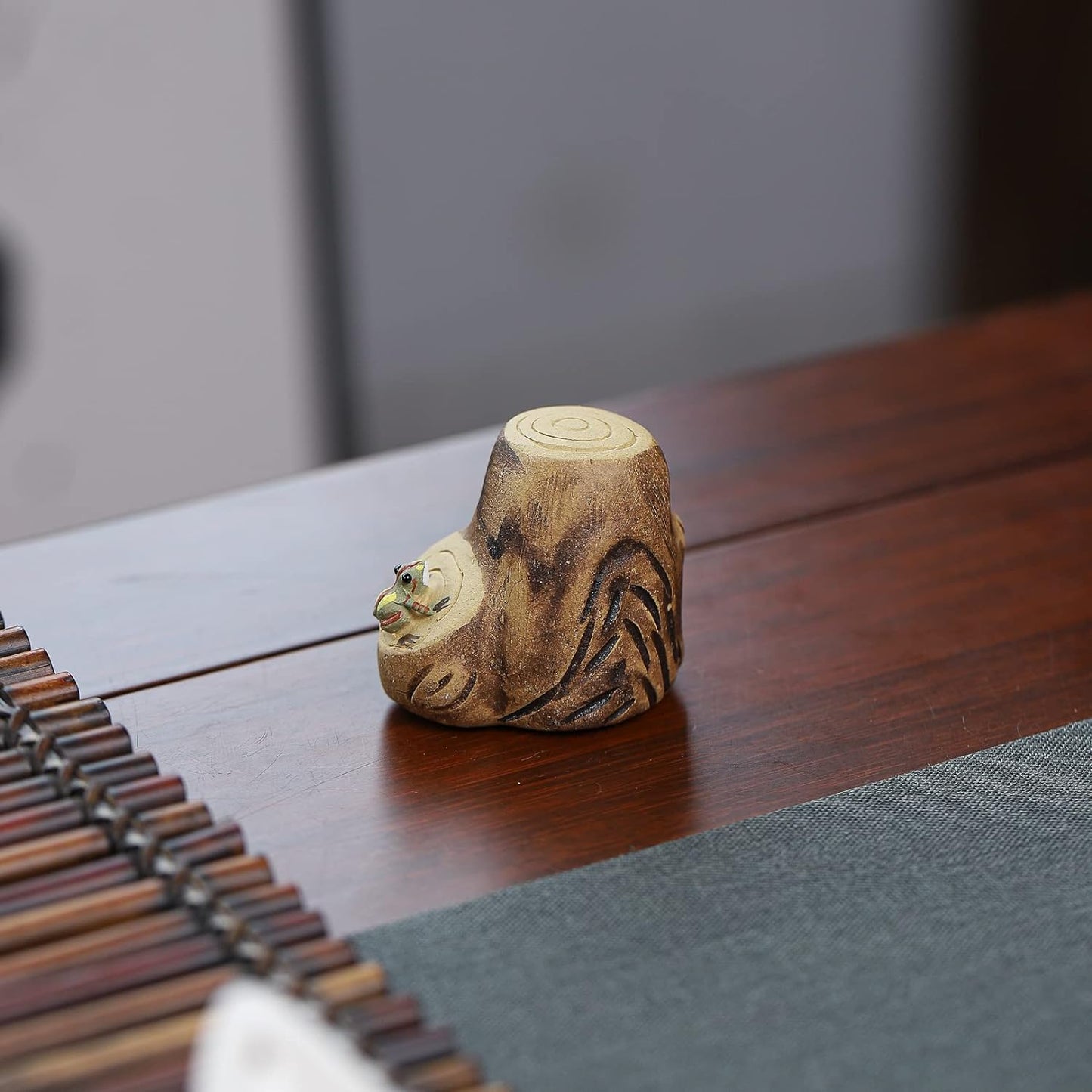 SILINE Yixing Zisha Lid Stand Tea Pet - Water Spray Frog,Handmade Clay Animal Figurine,Tea Tray Accessories Ornament (Stump Frog)