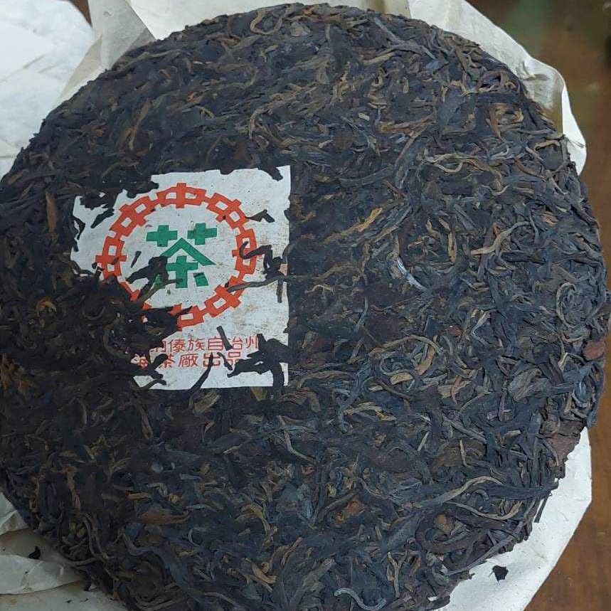 Pu-erh tea,1999,Hong Kong customization Traditional Chinese thick paper 7542,357g,Raw
