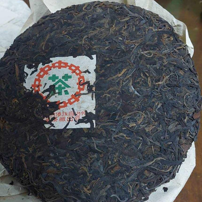 Pu-erh tea,1999,Hong Kong customization Traditional Chinese thick paper 7542,357g,Raw