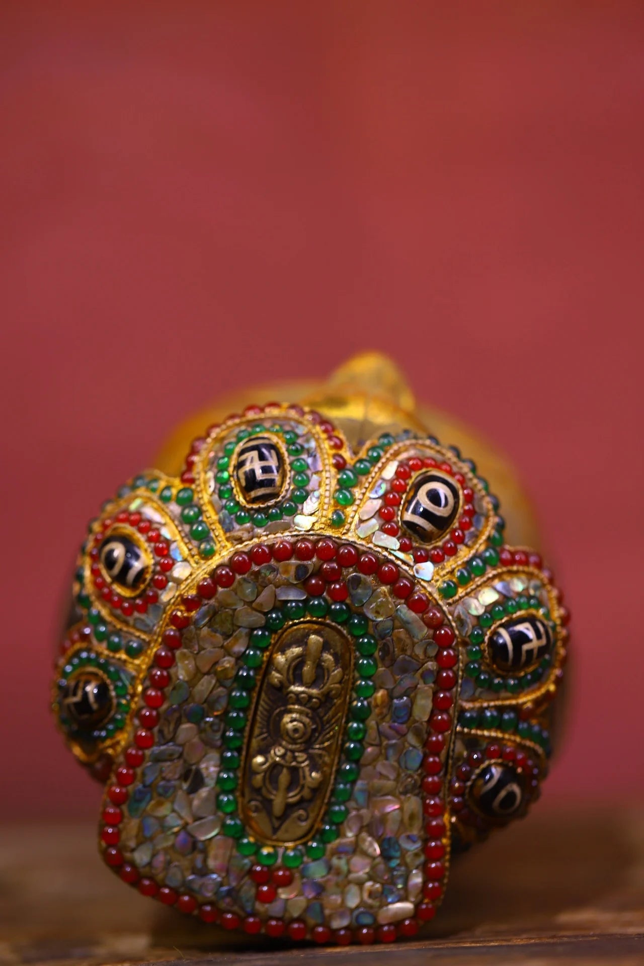 8"Tibetan Temple Collection Old Natural Crystal Mosaic Gem gZi Beads Shell Fragrant Grey Buddha Head Worship Hall Town house