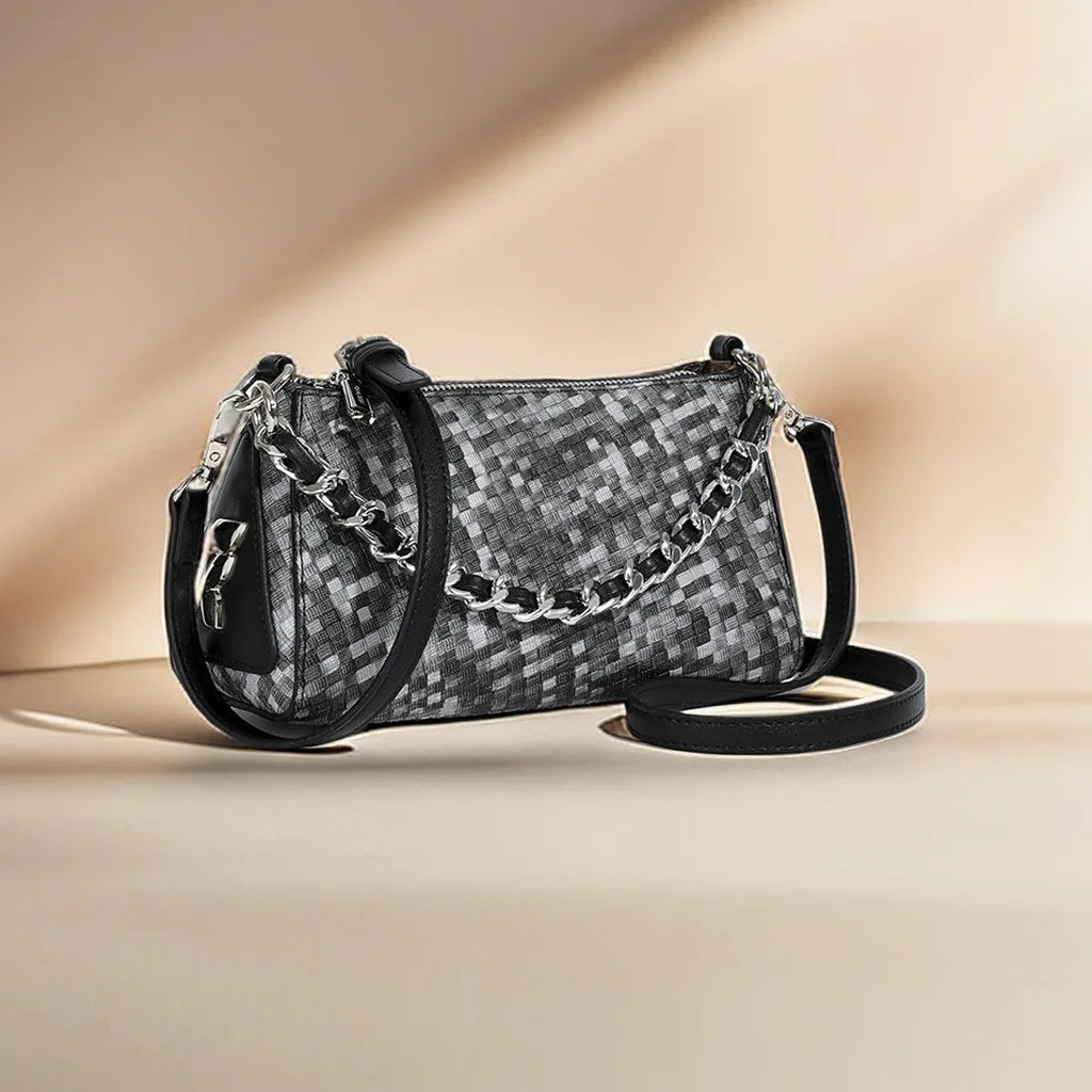 A niche fashion woven chain small square bag with a trendy texture for women's shoulder bags
