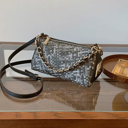 A niche fashion woven chain small square bag with a trendy texture for women's shoulder bags