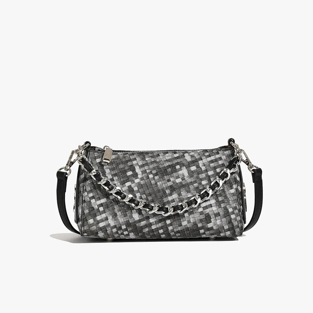 A niche fashion woven chain small square bag with a trendy texture for women's shoulder bags