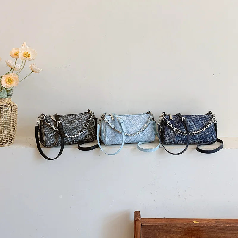A niche fashion woven chain small square bag with a trendy texture for women's shoulder bags