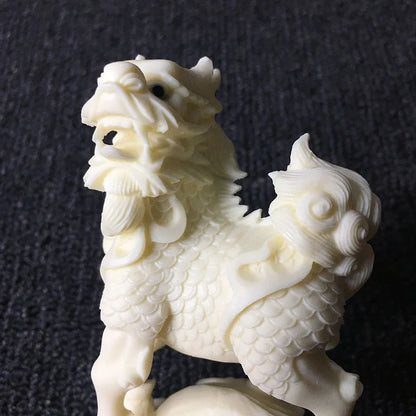 A pair of Chinese auspicious Kirin statues Resin sculpture statue Home living room, room decoration artwork Feng Shui ornaments