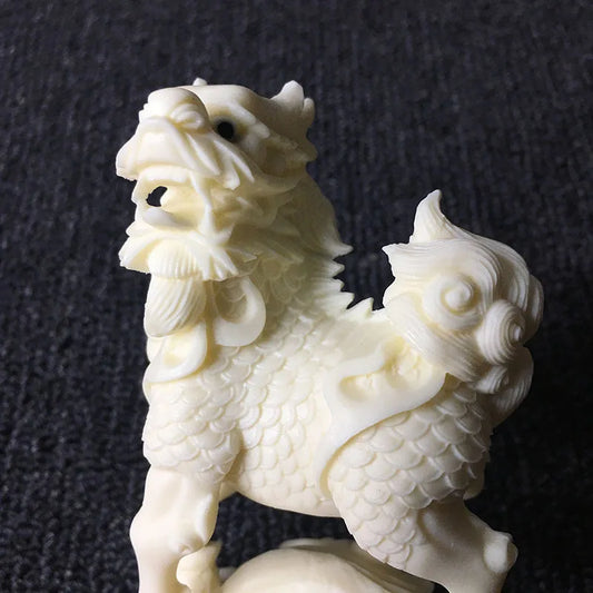 A pair of Chinese auspicious Kirin statues Resin sculpture statue Home living room, room decoration artwork Feng Shui ornaments