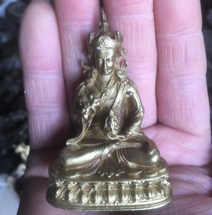 Alloy Buddha Ornament Four-Armed Avalokiteshvara Buddha Ornament Tibetan Guanyin Living Room Home Crafts Decoration Height 6cm