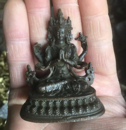 Alloy Buddha Ornament Four-Armed Avalokiteshvara Buddha Ornament Tibetan Guanyin Living Room Home Crafts Decoration Height 6cm