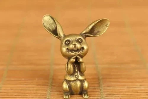 Asain old bronze hand casting rabbit netsuke table decoration christmas statue