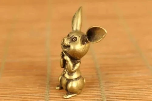 Asain old bronze hand casting rabbit netsuke table decoration christmas statue