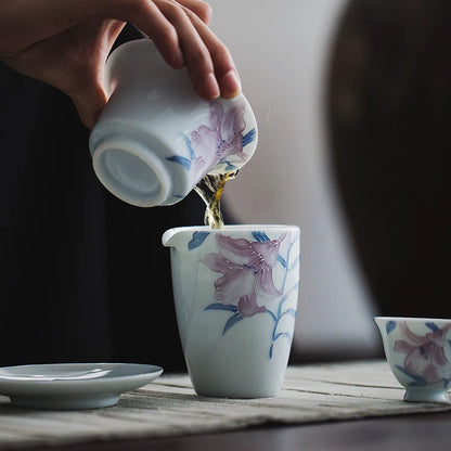 At the beginning of the spray of the burn hand-painted lily suit set of kung fu tea tureen fair mug cup gift box