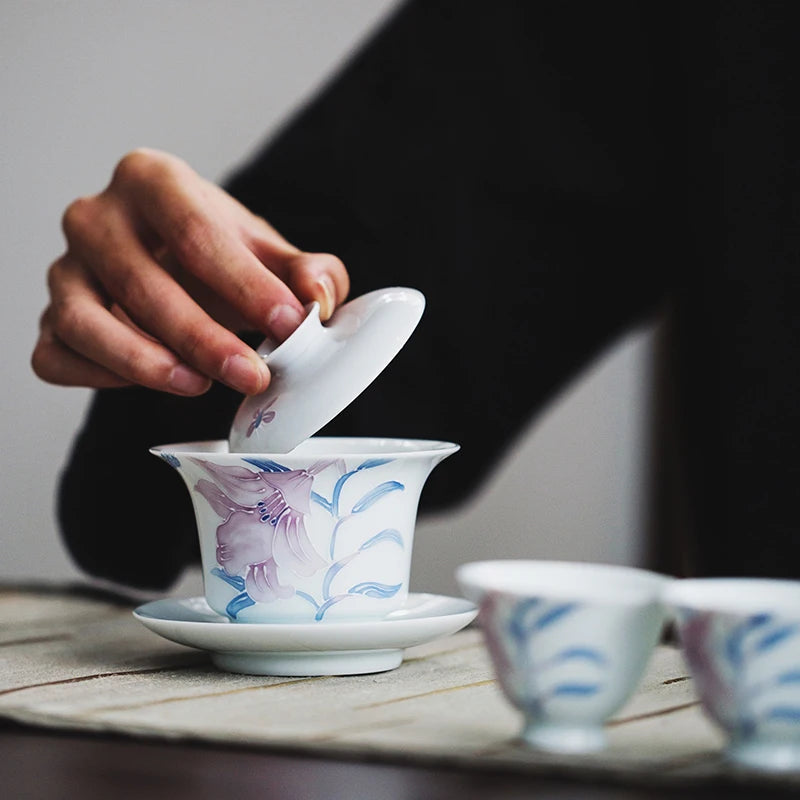 At the beginning of the spray of the burn hand-painted lily suit set of kung fu tea tureen fair mug cup gift box