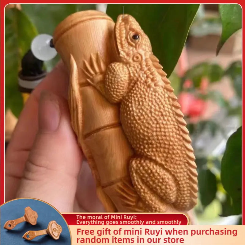 Attract Wealth-lizard-Taihang Cliff Cypress Wood Ageing  High Oil High-density Hand Piece Sculpture Modern Art Small Pendant