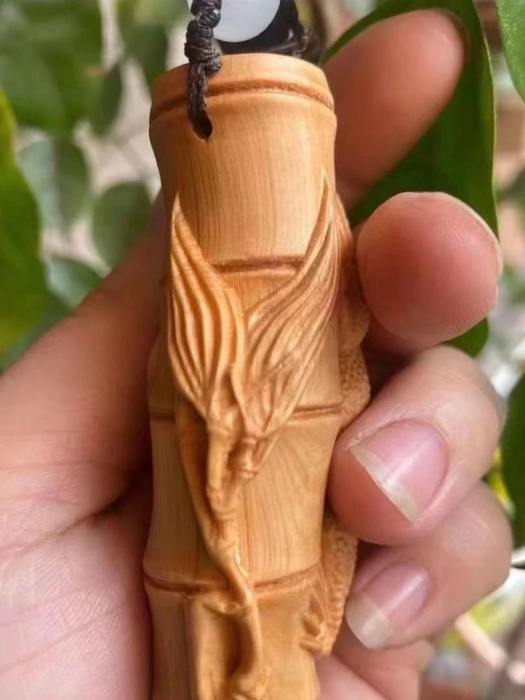 Attract Wealth-lizard-Taihang Cliff Cypress Wood Ageing  High Oil High-density Hand Piece Sculpture Modern Art Small Pendant