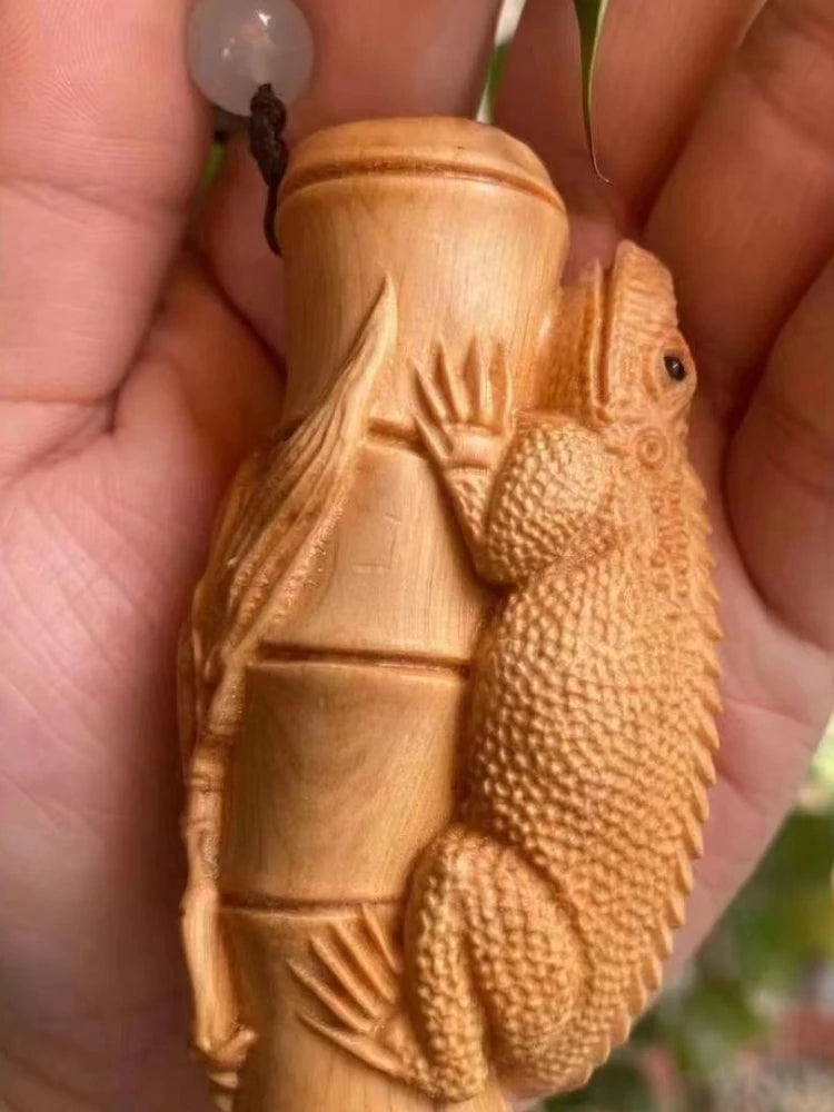 Attract Wealth-lizard-Taihang Cliff Cypress Wood Ageing  High Oil High-density Hand Piece Sculpture Modern Art Small Pendant