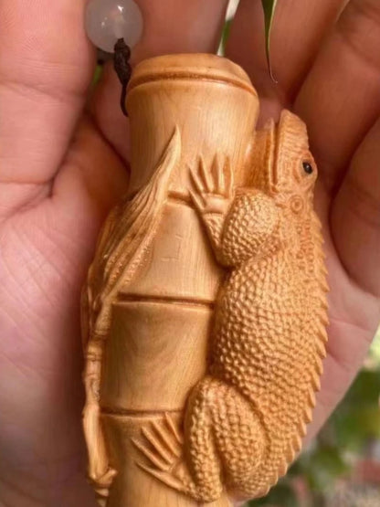 Attract Wealth-lizard-Taihang Cliff Cypress Wood Ageing  High Oil High-density Hand Piece Sculpture Modern Art Small Pendant
