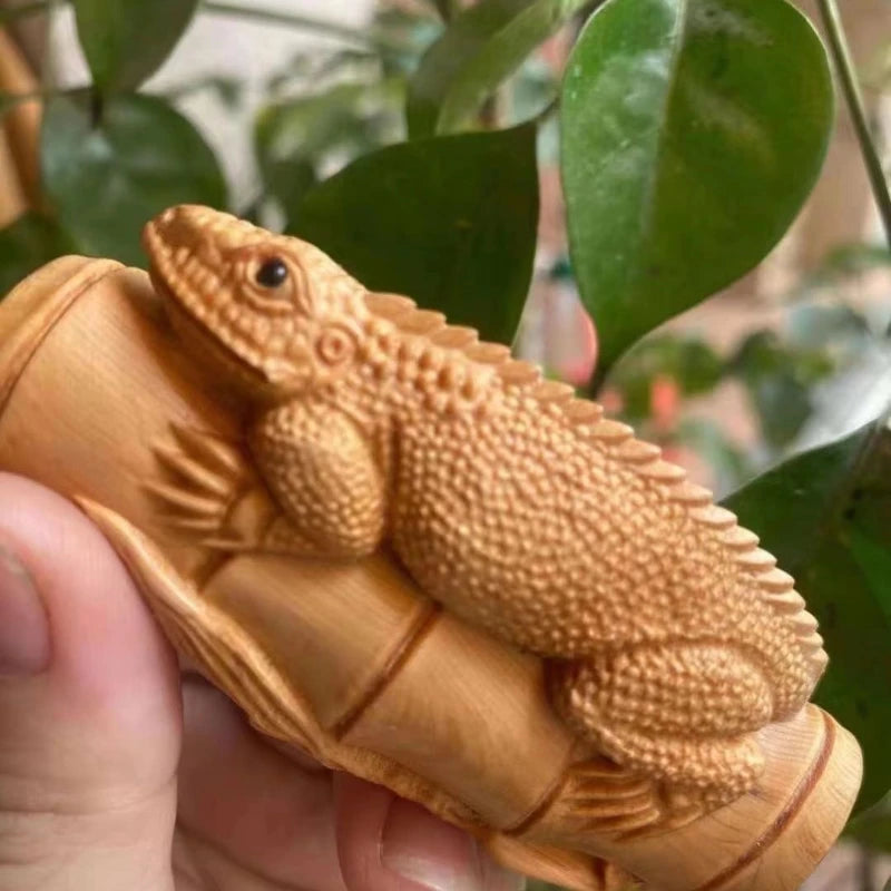 Attract Wealth-lizard-Taihang Cliff Cypress Wood Ageing  High Oil High-density Hand Piece Sculpture Modern Art Small Pendant