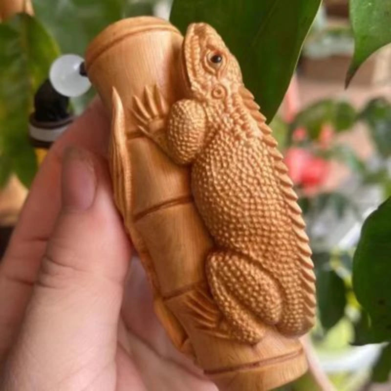 Attract Wealth-lizard-Taihang Cliff Cypress Wood Ageing  High Oil High-density Hand Piece Sculpture Modern Art Small Pendant