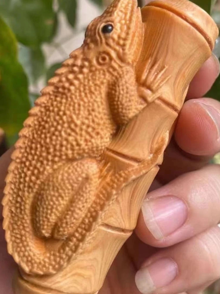 Attract Wealth-lizard-Taihang Cliff Cypress Wood Ageing  High Oil High-density Hand Piece Sculpture Modern Art Small Pendant