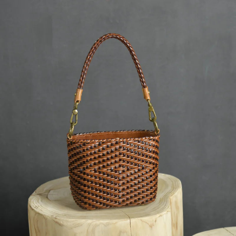 Autumn and winter new women's crossbody bag leather Japanese small square bag retro hand-woven personalized women's bag